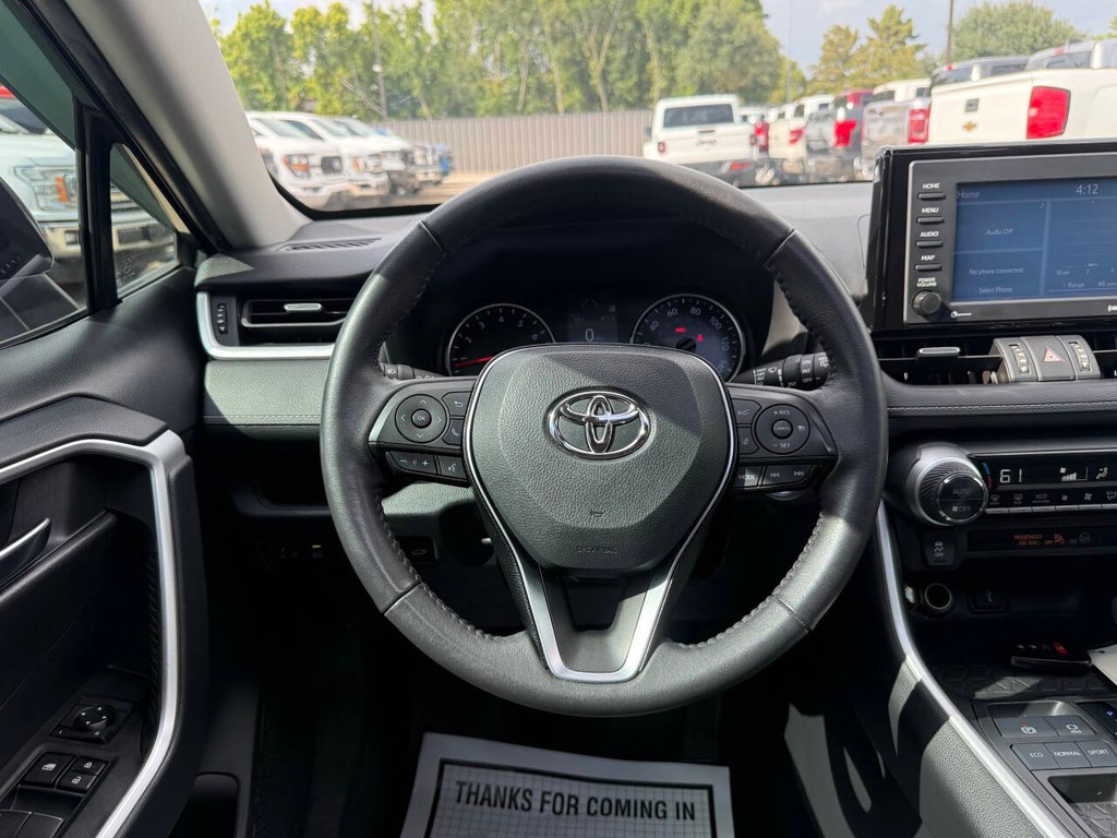 Toyota RAV4 Vehicle Full-screen Gallery Image 22