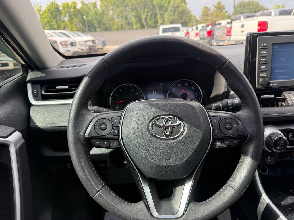 Toyota RAV4 Vehicle Full-screen Gallery Image 23