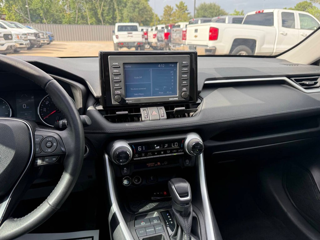 Toyota RAV4 Vehicle Full-screen Gallery Image 24