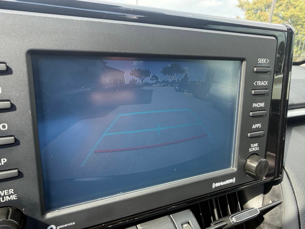 Toyota RAV4 Vehicle Full-screen Gallery Image 26