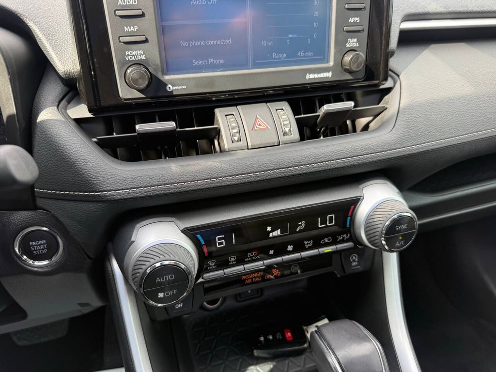 Toyota RAV4 Vehicle Full-screen Gallery Image 27