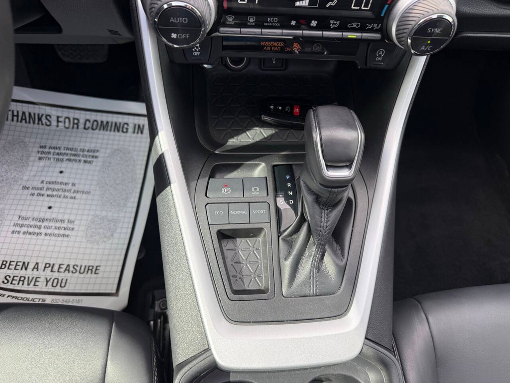 Toyota RAV4 Vehicle Full-screen Gallery Image 29