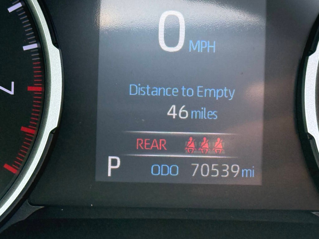 Toyota RAV4 Vehicle Full-screen Gallery Image 33