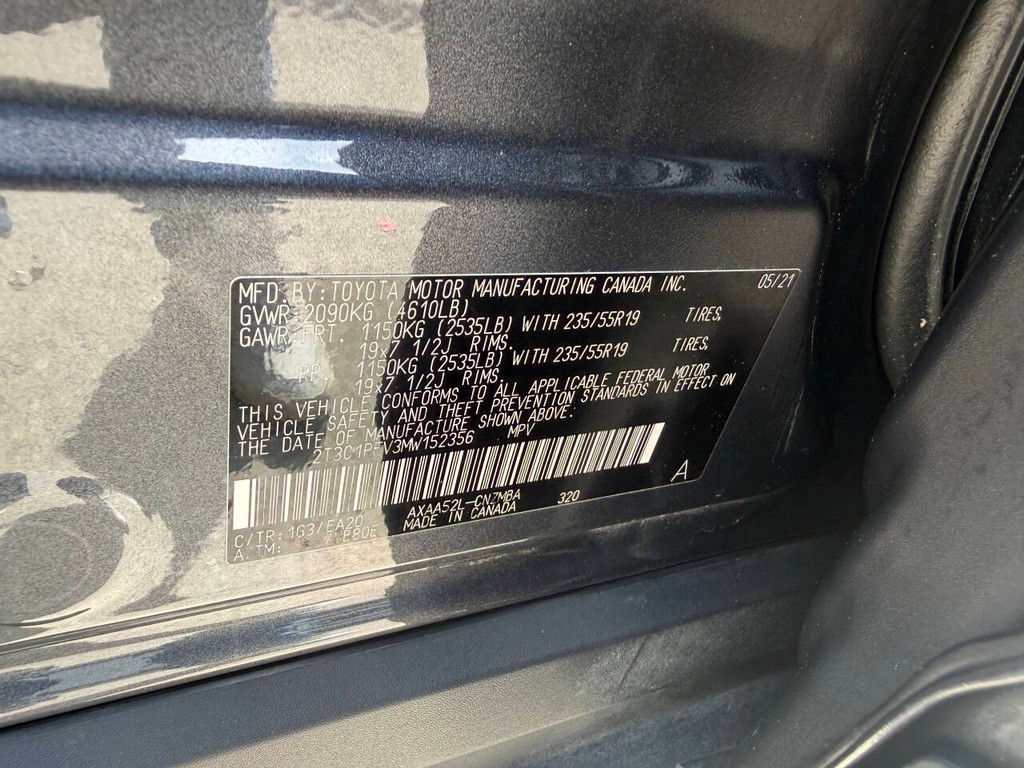 Toyota RAV4 Vehicle Full-screen Gallery Image 34