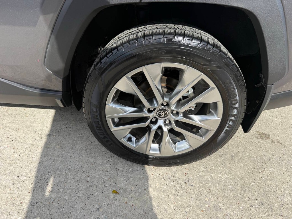Toyota RAV4 Vehicle Full-screen Gallery Image 36