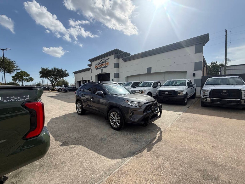 Toyota RAV4 Vehicle Full-screen Gallery Image 44