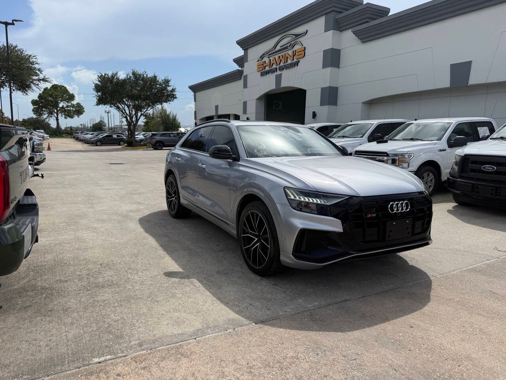 Audi SQ8 Vehicle Full-screen Gallery Image 02