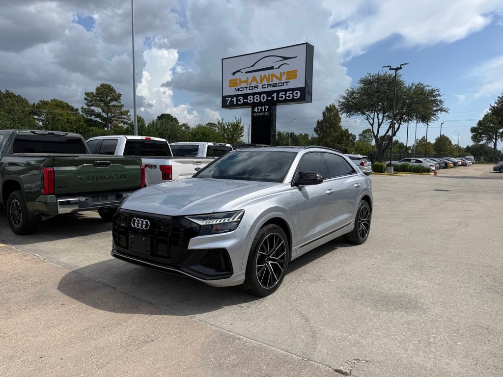 Audi SQ8 Vehicle Full-screen Gallery Image 03