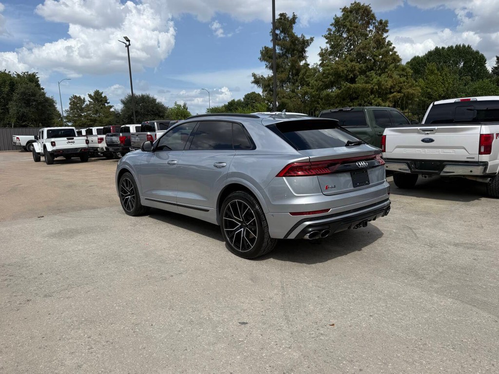 Audi SQ8 Vehicle Full-screen Gallery Image 04