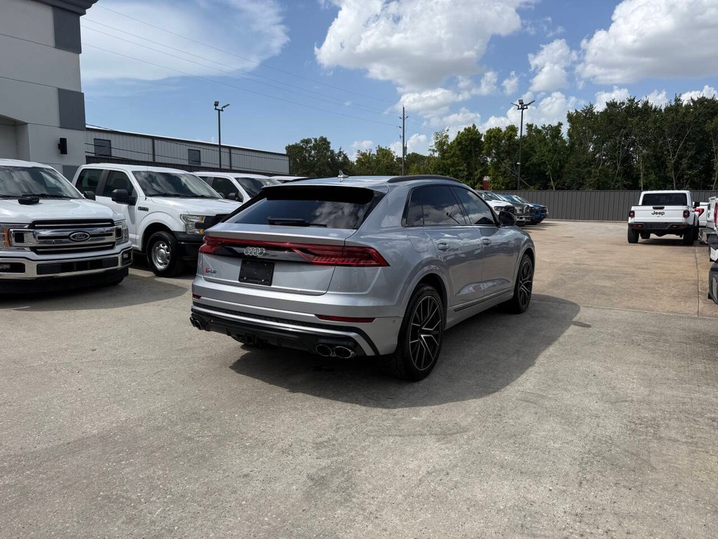 Audi SQ8 Vehicle Full-screen Gallery Image 05