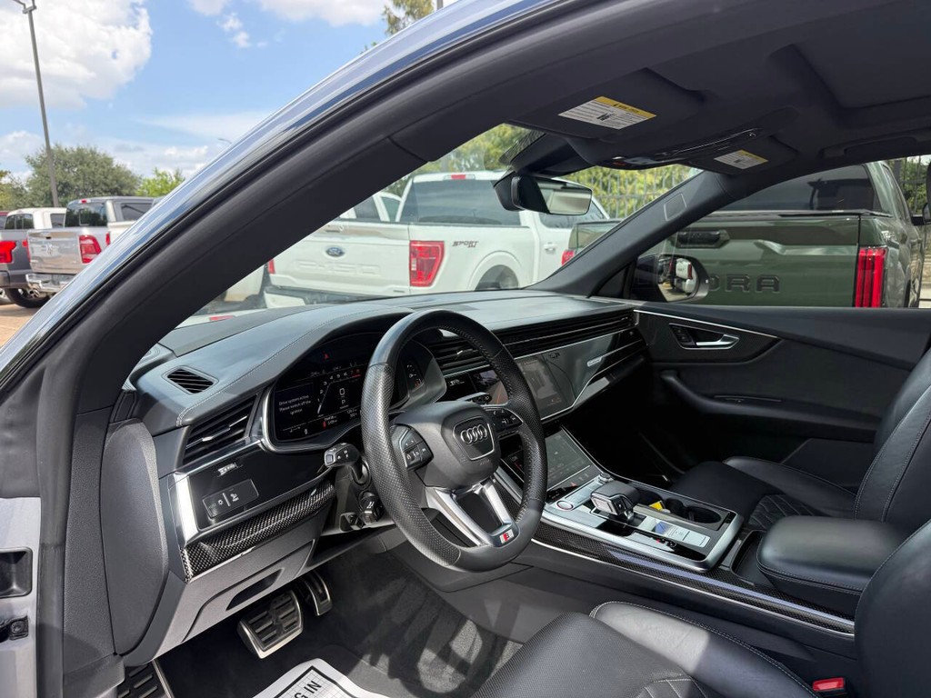 Audi SQ8 Vehicle Full-screen Gallery Image 06