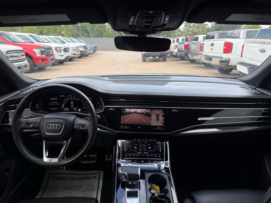 Audi SQ8 Vehicle Full-screen Gallery Image 17