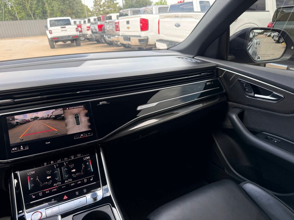 Audi SQ8 Vehicle Full-screen Gallery Image 20