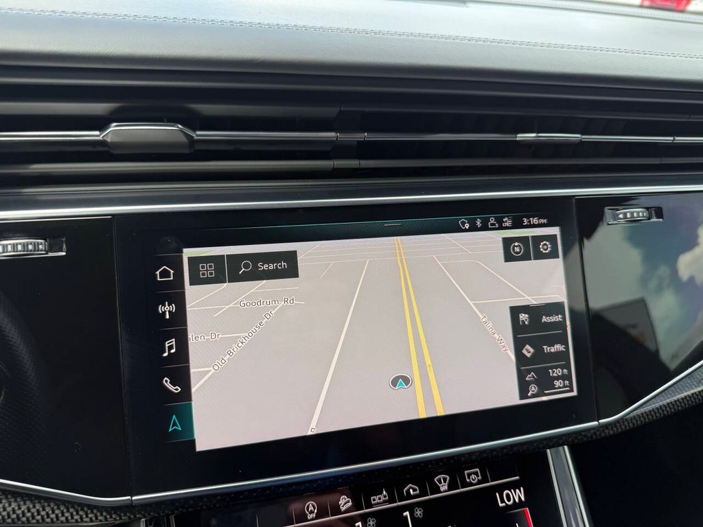 Audi SQ8 Vehicle Full-screen Gallery Image 25