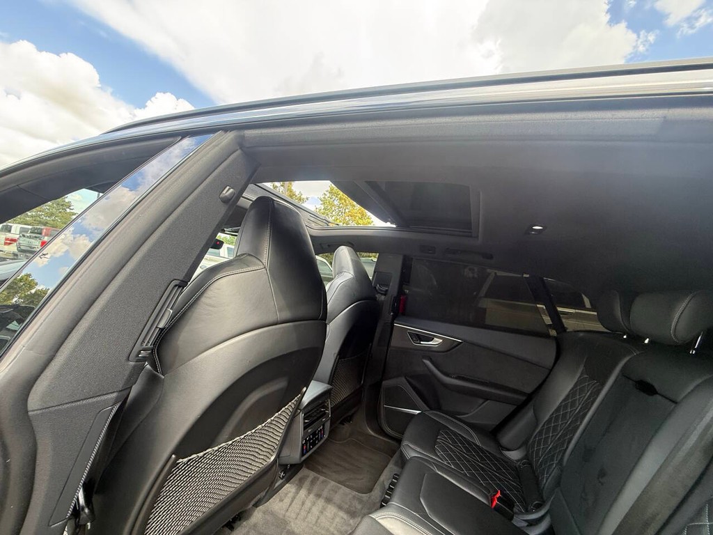 Audi SQ8 Vehicle Full-screen Gallery Image 31