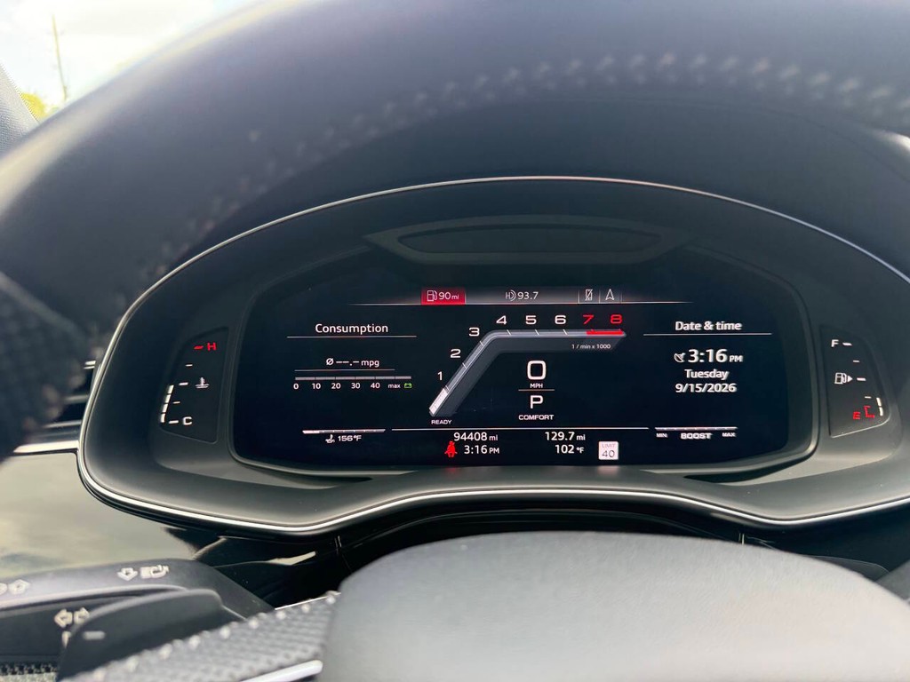 Audi SQ8 Vehicle Full-screen Gallery Image 32
