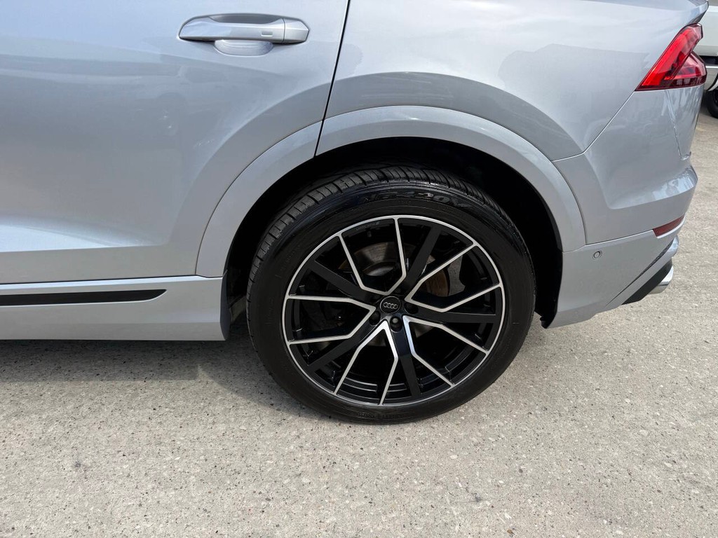 Audi SQ8 Vehicle Full-screen Gallery Image 36