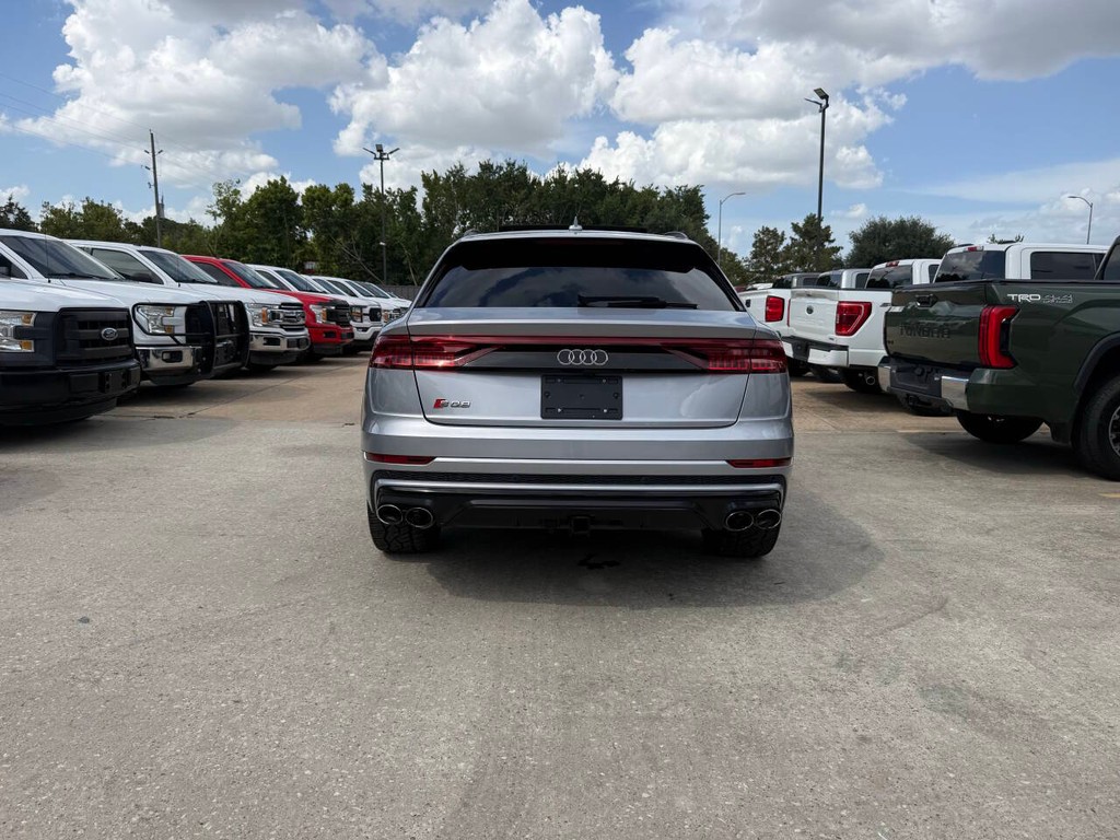 Audi SQ8 Vehicle Full-screen Gallery Image 39