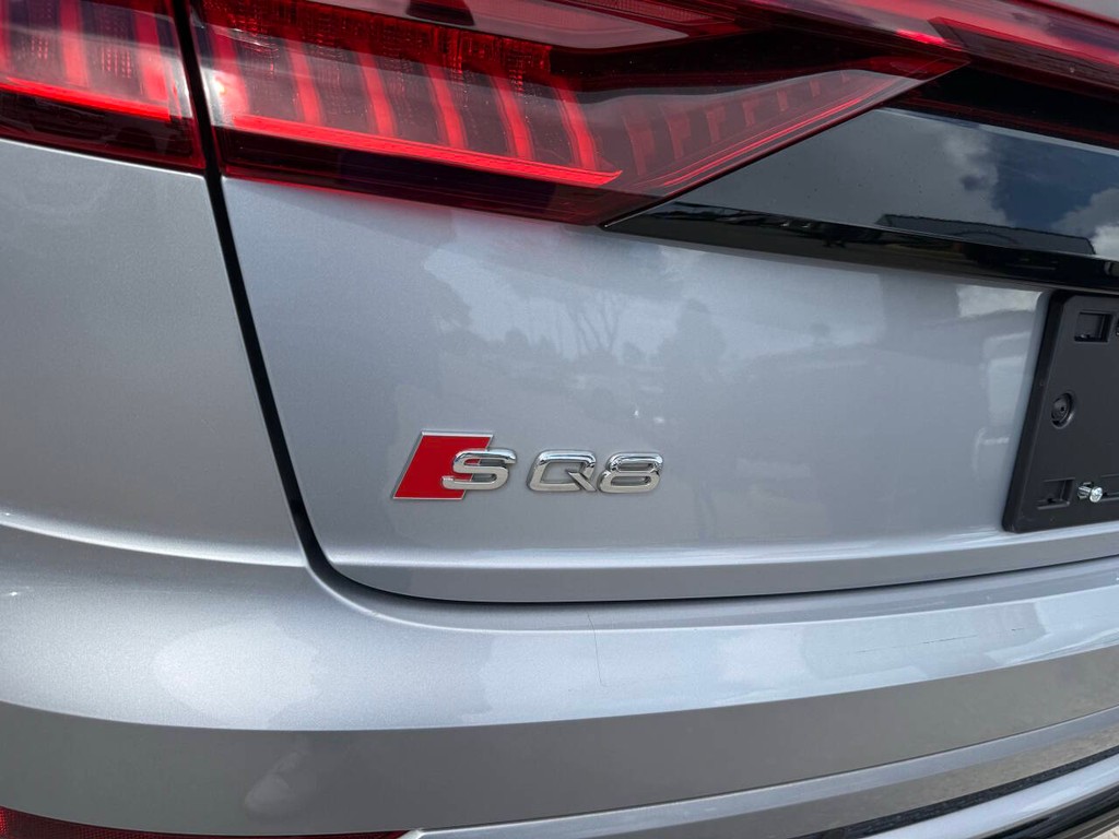Audi SQ8 Vehicle Full-screen Gallery Image 40