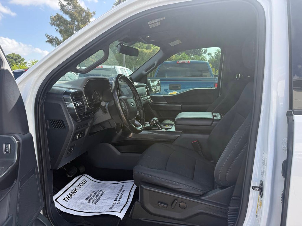 Ford F-150 Vehicle Full-screen Gallery Image 07