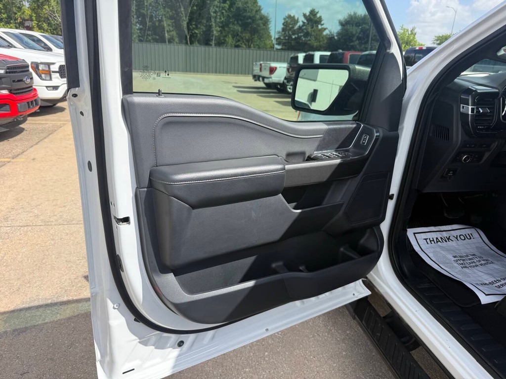 Ford F-150 Vehicle Full-screen Gallery Image 08