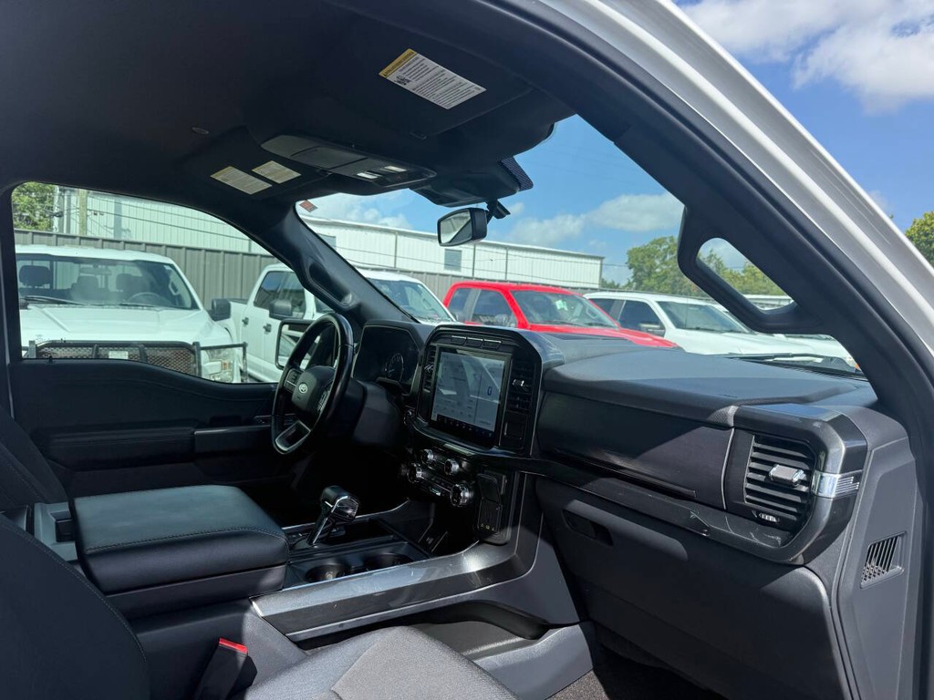 Ford F-150 Vehicle Full-screen Gallery Image 09