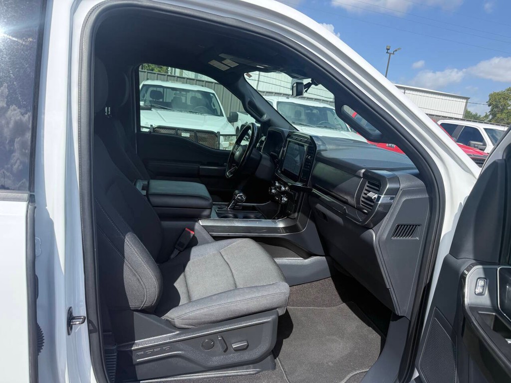Ford F-150 Vehicle Full-screen Gallery Image 10