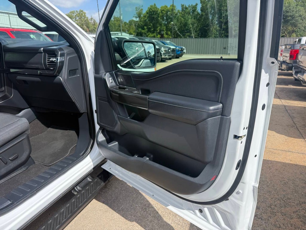 Ford F-150 Vehicle Full-screen Gallery Image 11