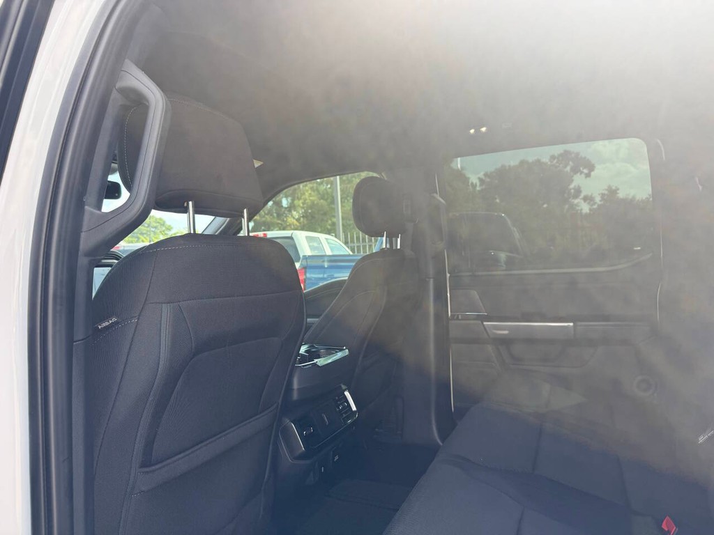 Ford F-150 Vehicle Full-screen Gallery Image 12
