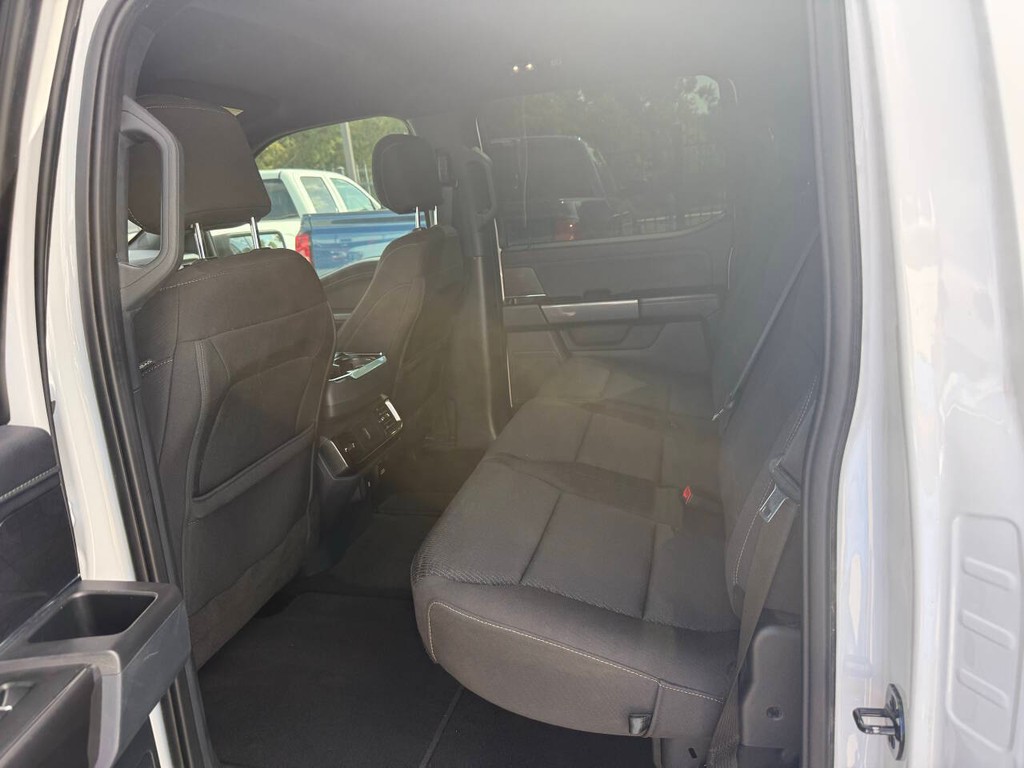 Ford F-150 Vehicle Full-screen Gallery Image 13