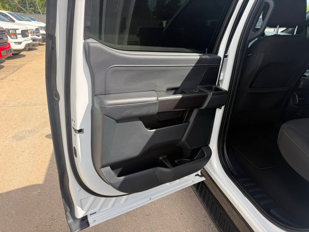 Ford F-150 Vehicle Full-screen Gallery Image 14