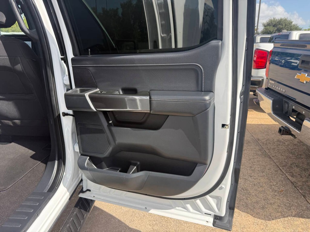 Ford F-150 Vehicle Full-screen Gallery Image 16