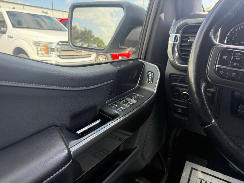 Ford F-150 Vehicle Full-screen Gallery Image 30