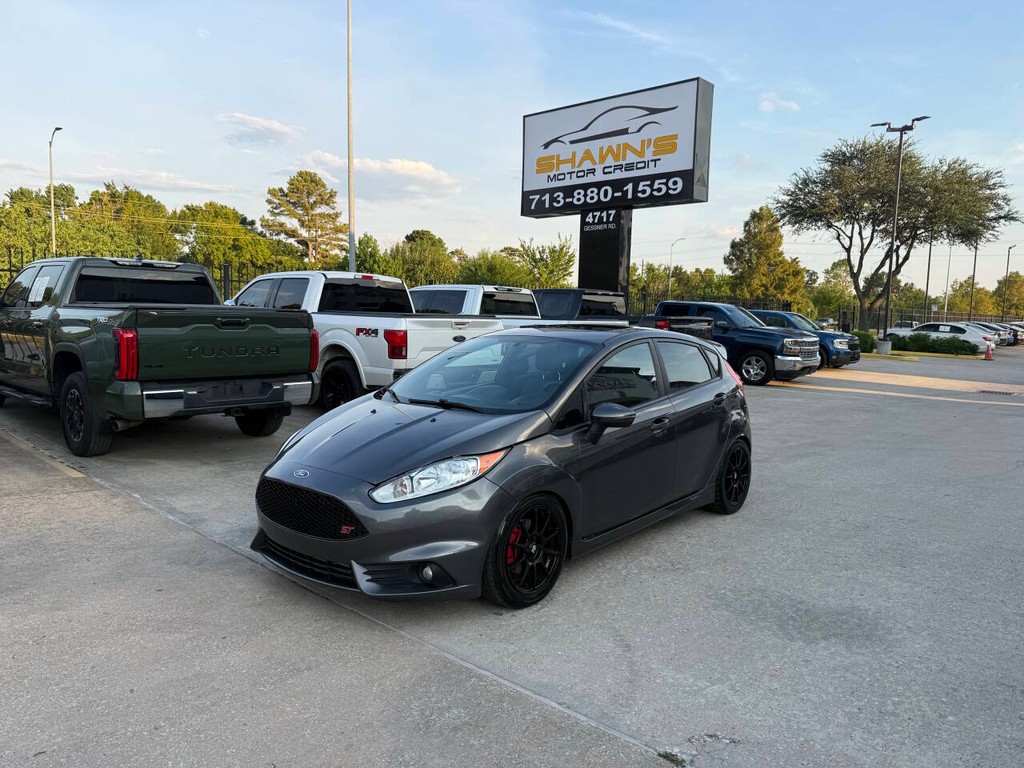 Ford Fiesta Hatchback Vehicle Full-screen Gallery Image 03