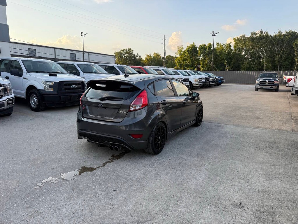 Ford Fiesta Hatchback Vehicle Full-screen Gallery Image 05