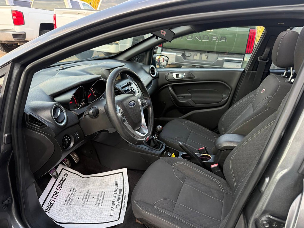 Ford Fiesta Hatchback Vehicle Full-screen Gallery Image 07