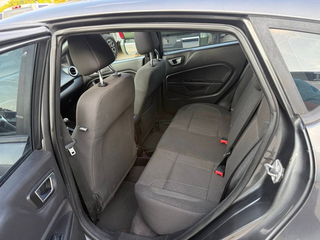 Ford Fiesta Hatchback Vehicle Full-screen Gallery Image 13