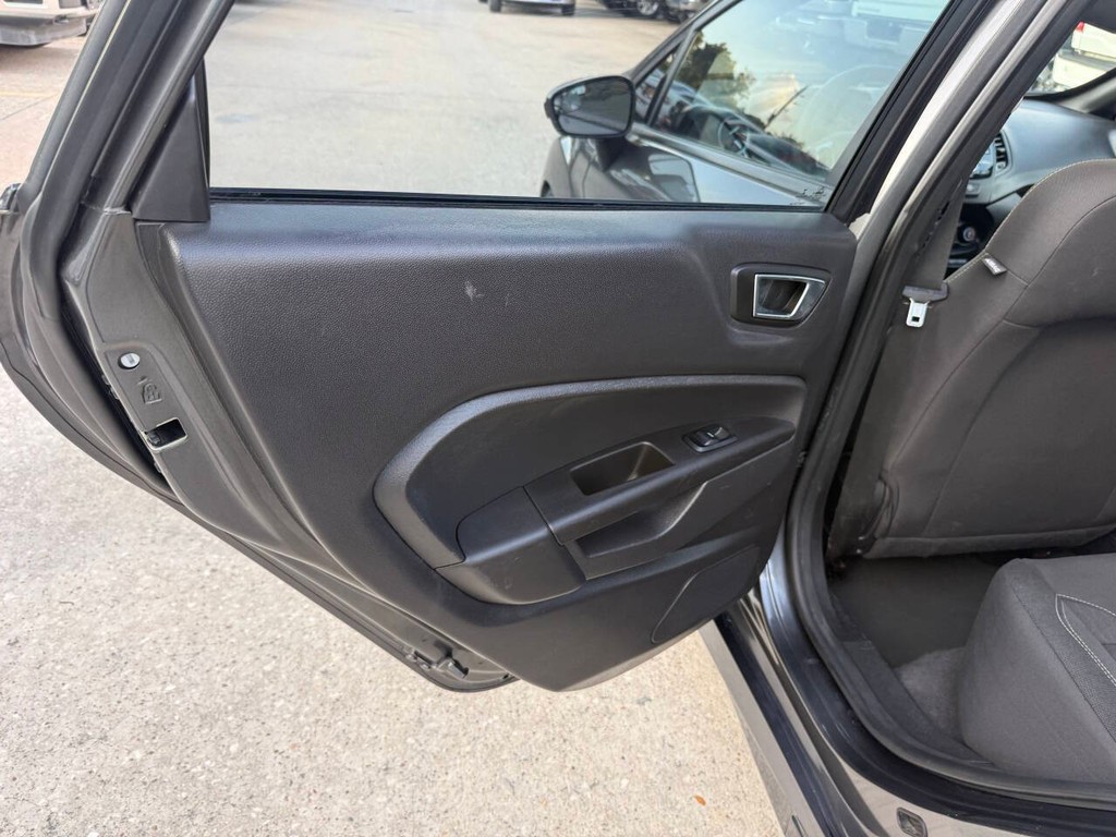 Ford Fiesta Hatchback Vehicle Full-screen Gallery Image 14