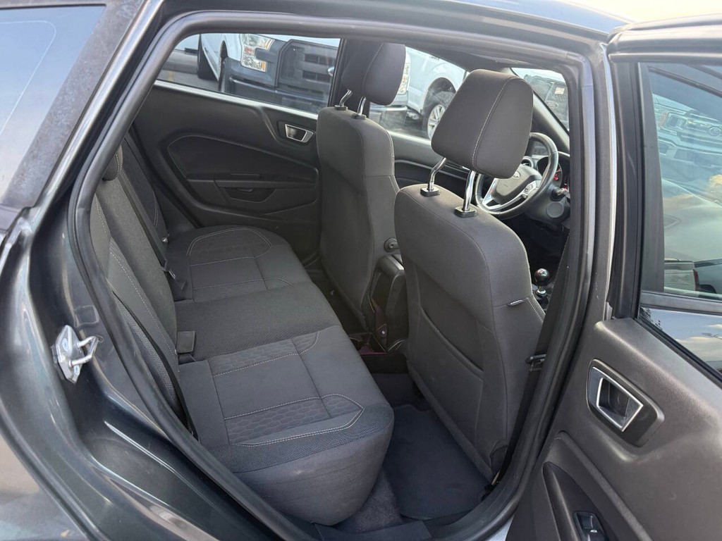 Ford Fiesta Hatchback Vehicle Full-screen Gallery Image 15