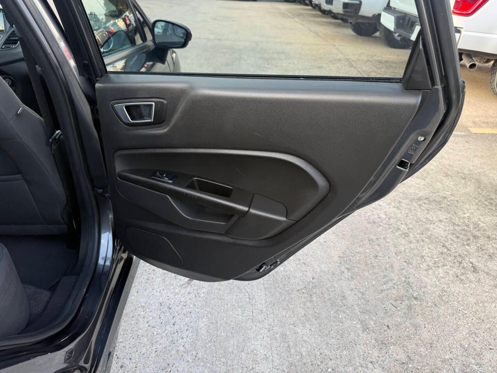 Ford Fiesta Hatchback Vehicle Full-screen Gallery Image 16