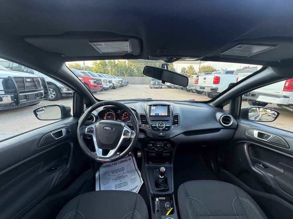 Ford Fiesta Hatchback Vehicle Full-screen Gallery Image 18