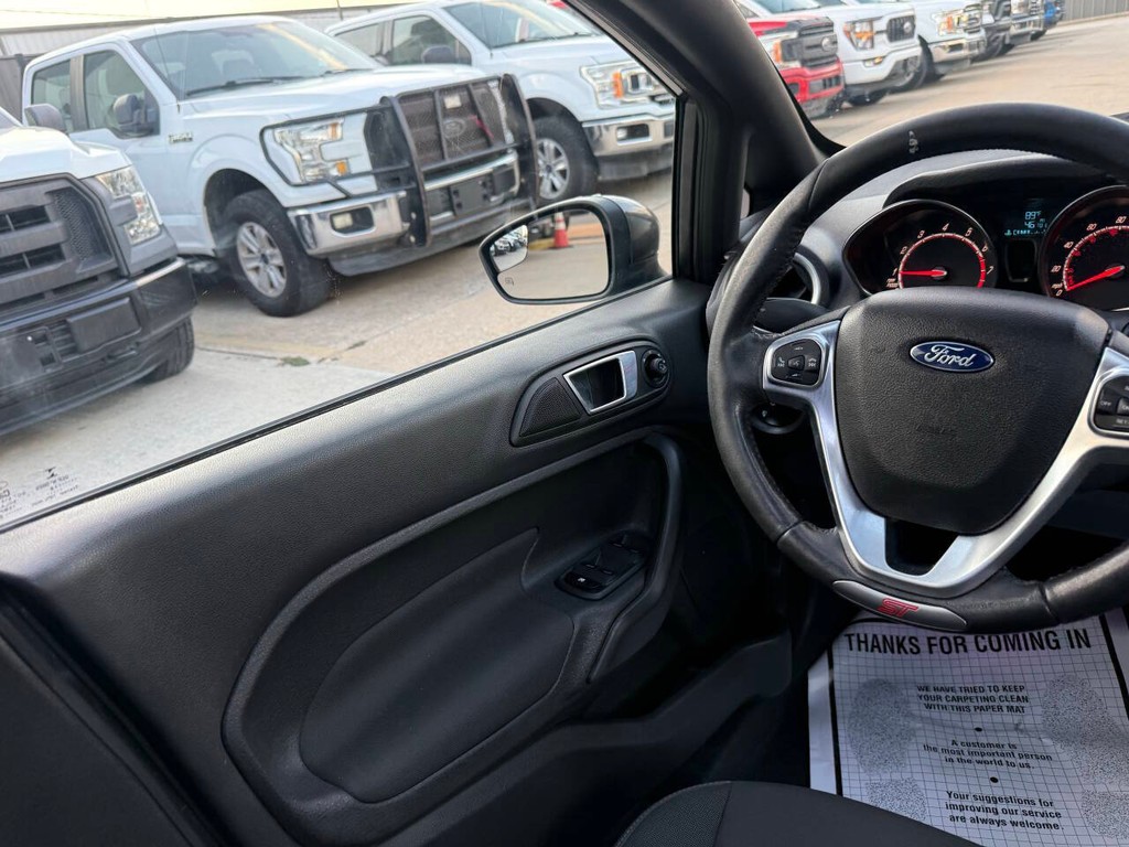 Ford Fiesta Hatchback Vehicle Full-screen Gallery Image 19