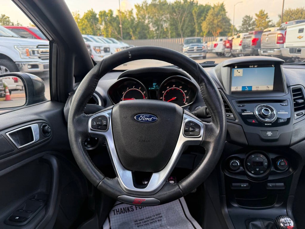 Ford Fiesta Hatchback Vehicle Full-screen Gallery Image 21
