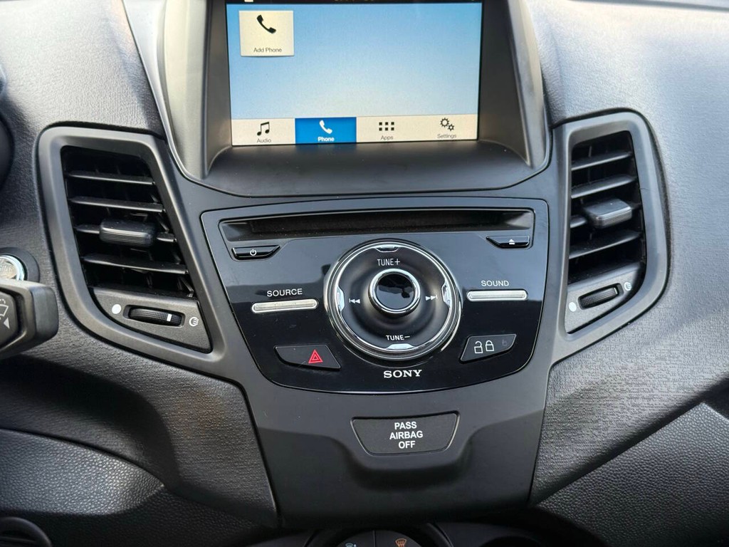 Ford Fiesta Hatchback Vehicle Full-screen Gallery Image 25