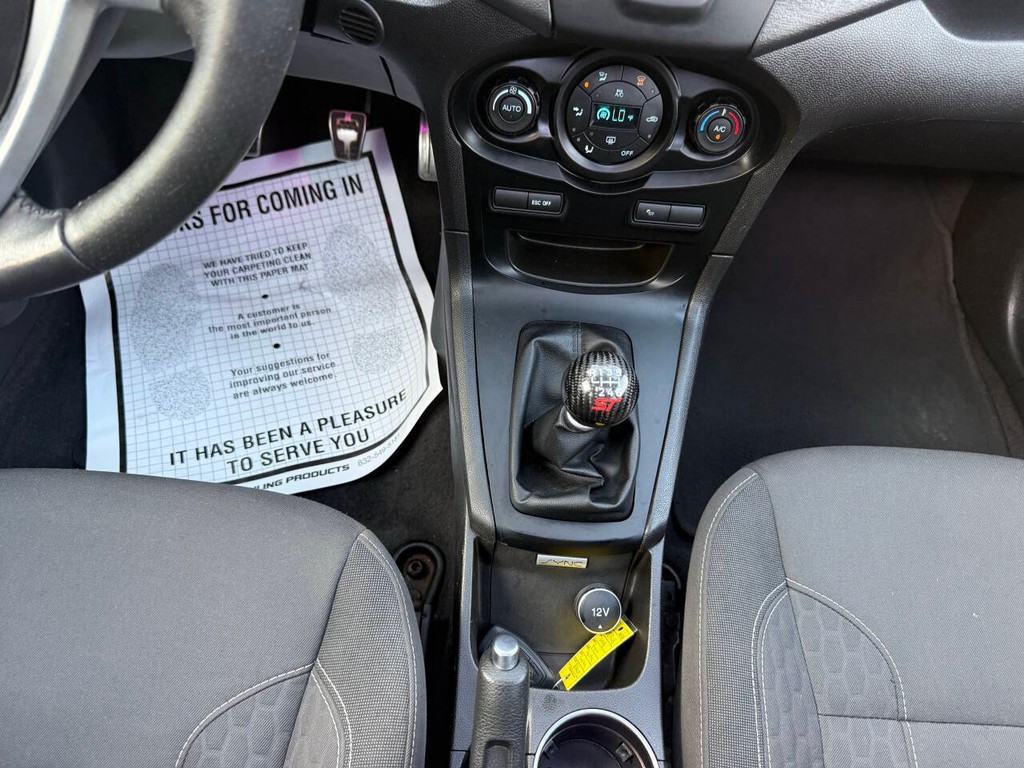 Ford Fiesta Hatchback Vehicle Full-screen Gallery Image 28