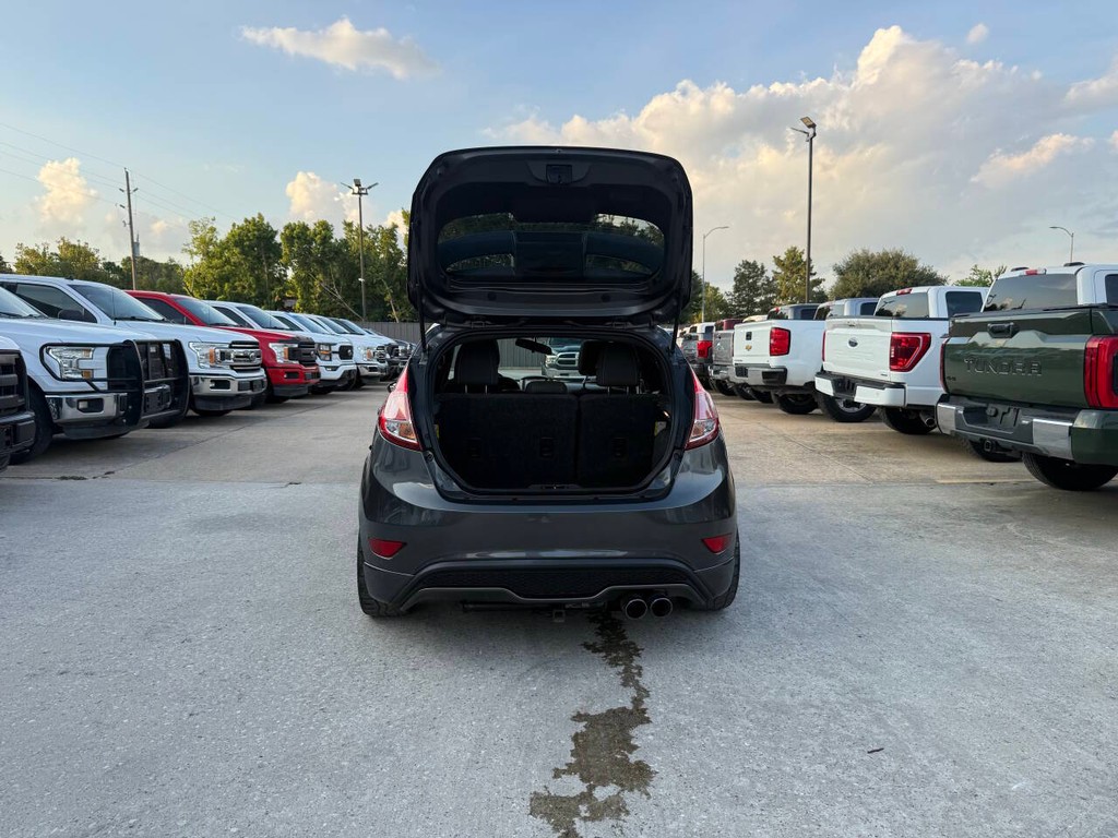 Ford Fiesta Hatchback Vehicle Full-screen Gallery Image 37