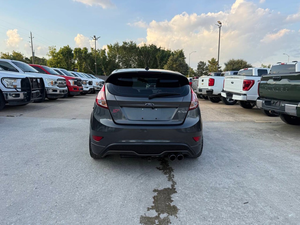 Ford Fiesta Hatchback Vehicle Full-screen Gallery Image 38