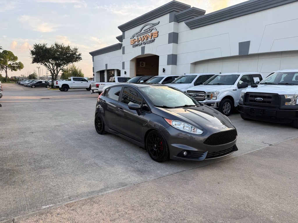 Ford Fiesta Hatchback Vehicle Full-screen Gallery Image 41