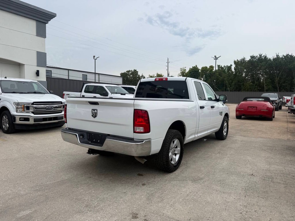Ram 1500 Classic Vehicle Full-screen Gallery Image 05