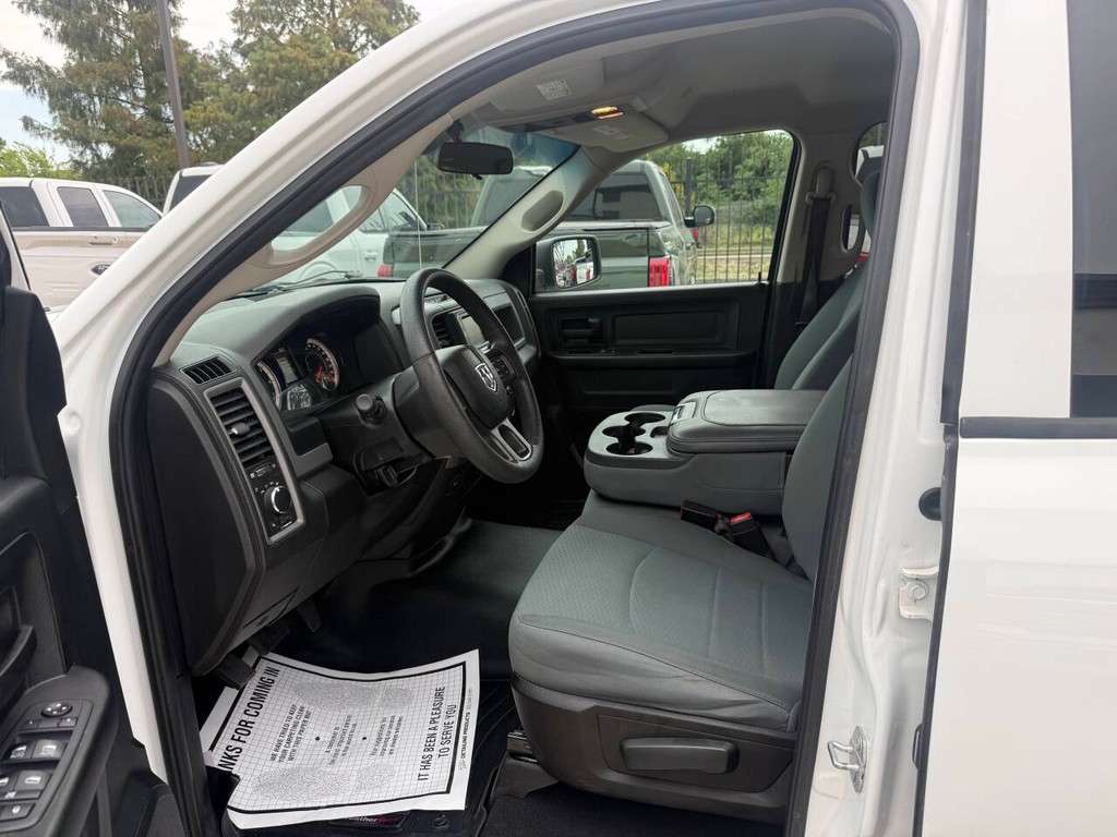 Ram 1500 Classic Vehicle Full-screen Gallery Image 07